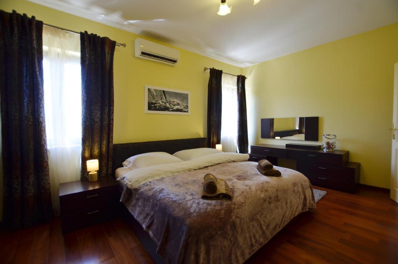 Apartment Delux โรวีน ภายนอก รูปภาพ